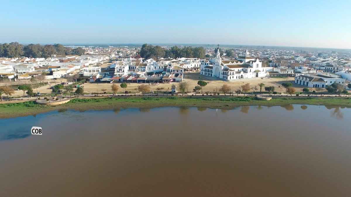 Vista aérea de El Rocío donde el Ayuntamiento de Almonte impulsa el desarrollo del sector SR-4 con nuevas parcelas de VPO