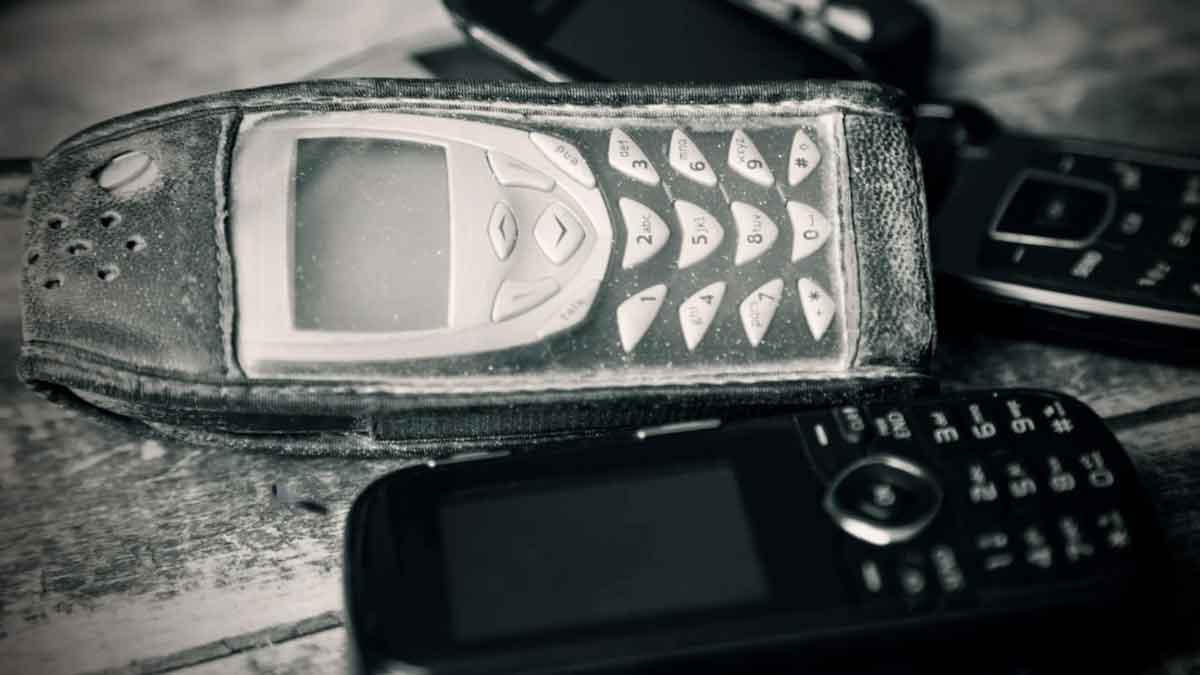 Móviles antiguos en desuso guardados en casa que pueden suponer un riesgo y tener valor económico