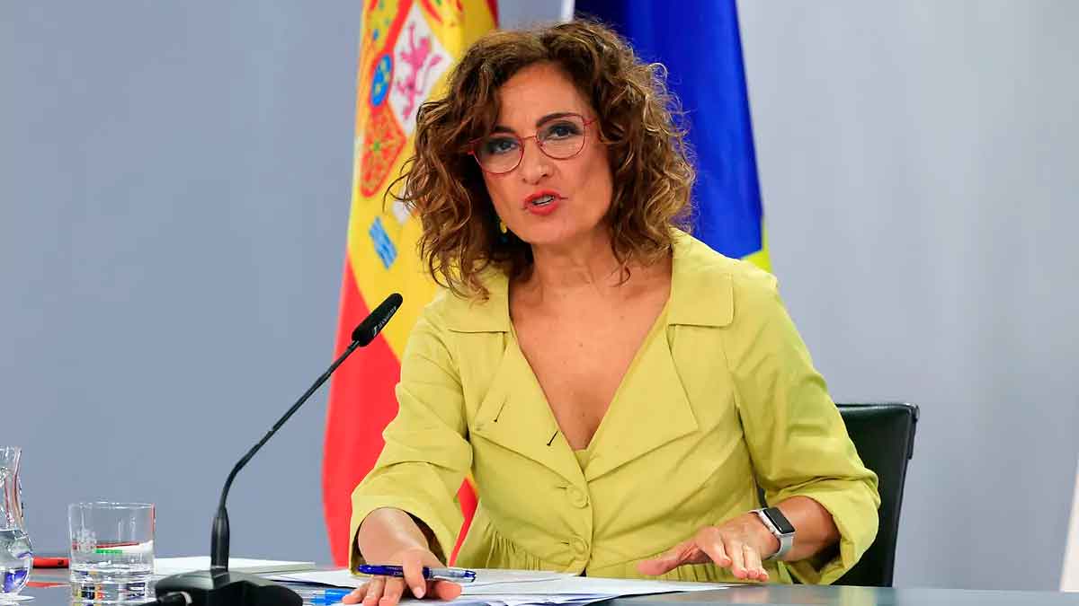 La ministra de Hacienda en rueda de prensa sobre el control de cobros con tarjeta en 2026