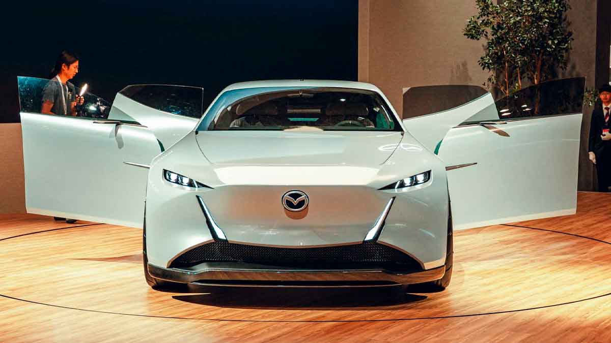 Mazda Vision X-Coupé Concept con motor rotativo híbrido presentado en un salón del automóvil