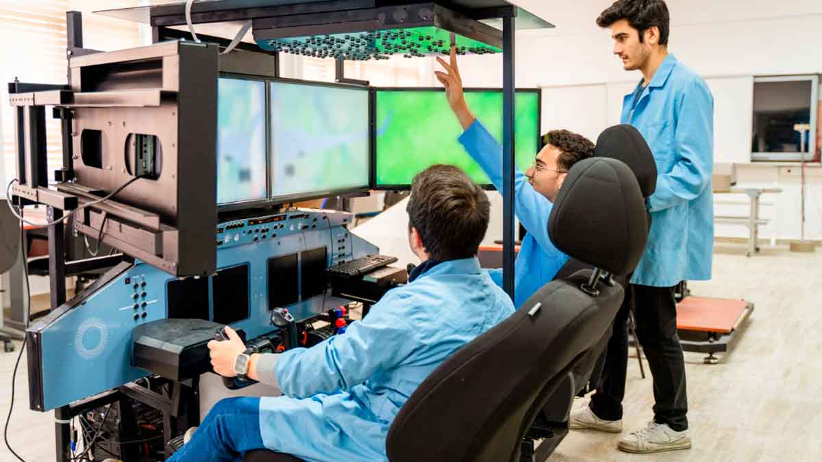 Estudiantes de Formación Profesional realizando prácticas técnicas en una empresa europea gracias a la beca Erasmus FP