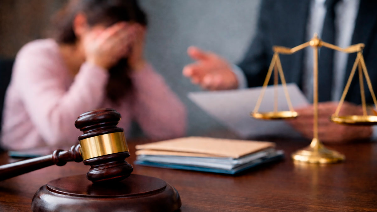 Despiden a su empleada de hogar acusándola de robo y la Justicia les obliga a indemnizarla con 19.000 euros