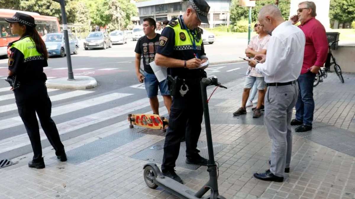 Hasta 800 euros de multa si circulas sin seguro con tu patinete eléctrico