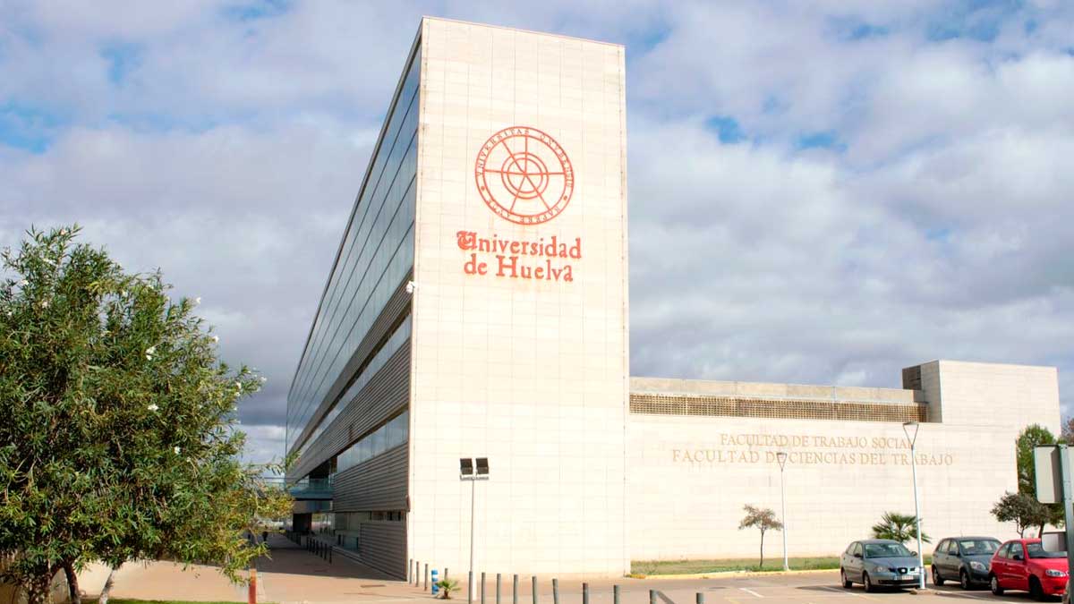 Edificio principal de la Universidad de Huelva, que ofrece una ayuda de hasta 2.500 euros para estudiantes SICUE