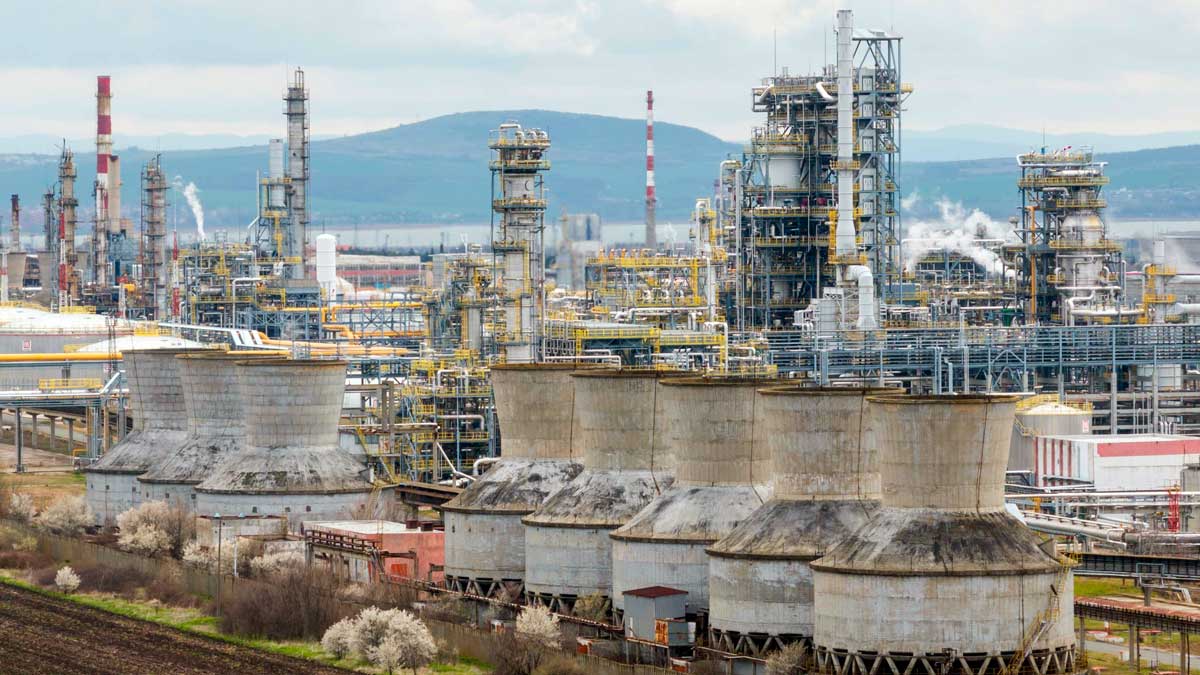 Un proyecto andaluz logra reutilizar residuos de refinería y recuperar hasta el 85% del hierro