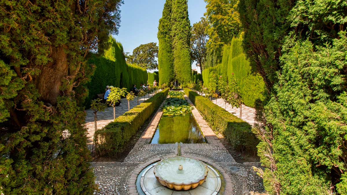 La Alhambra organiza una visita guiada gratuita a sus jardines el 27 de abril: hoy abre el plazo de inscripción