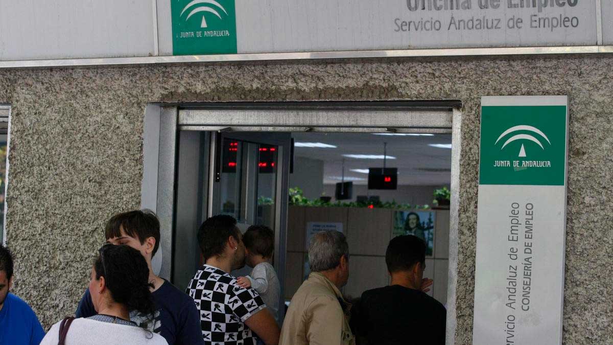 Andalucía lidera la bajada del paro en España con 8.836 parados menos y la provincia de Jaén rompe la tendencia