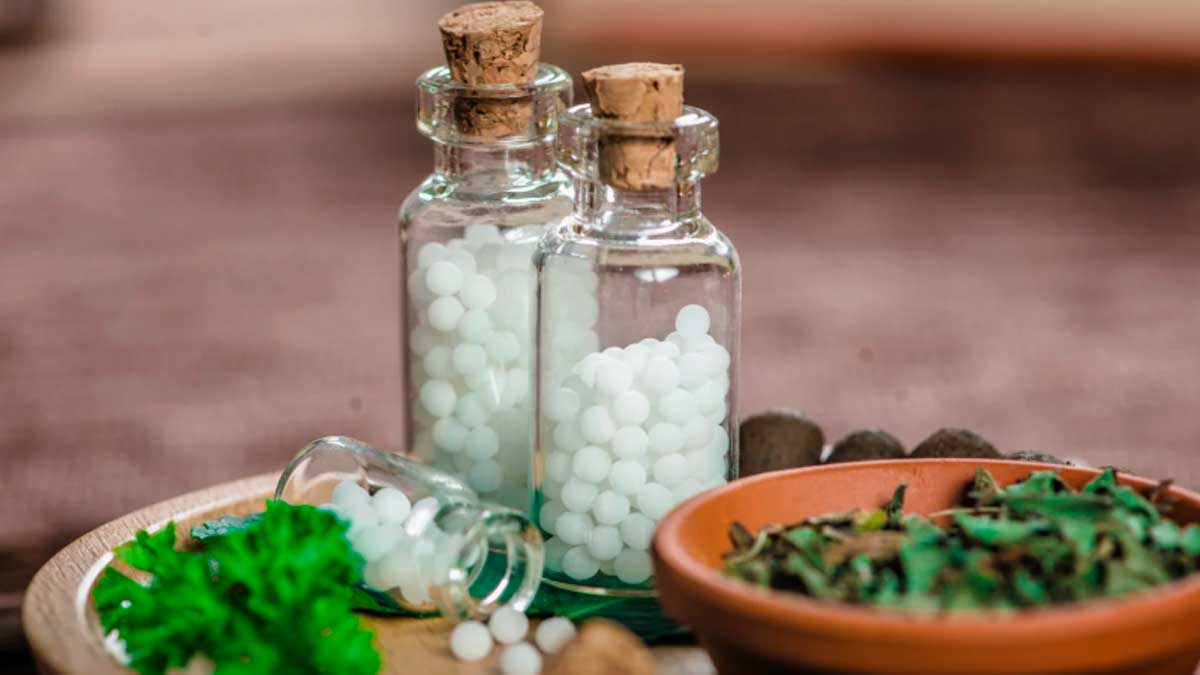 Frascos con gránulos de homeopatía utilizados como tratamiento sin evidencia científica según Sanidad