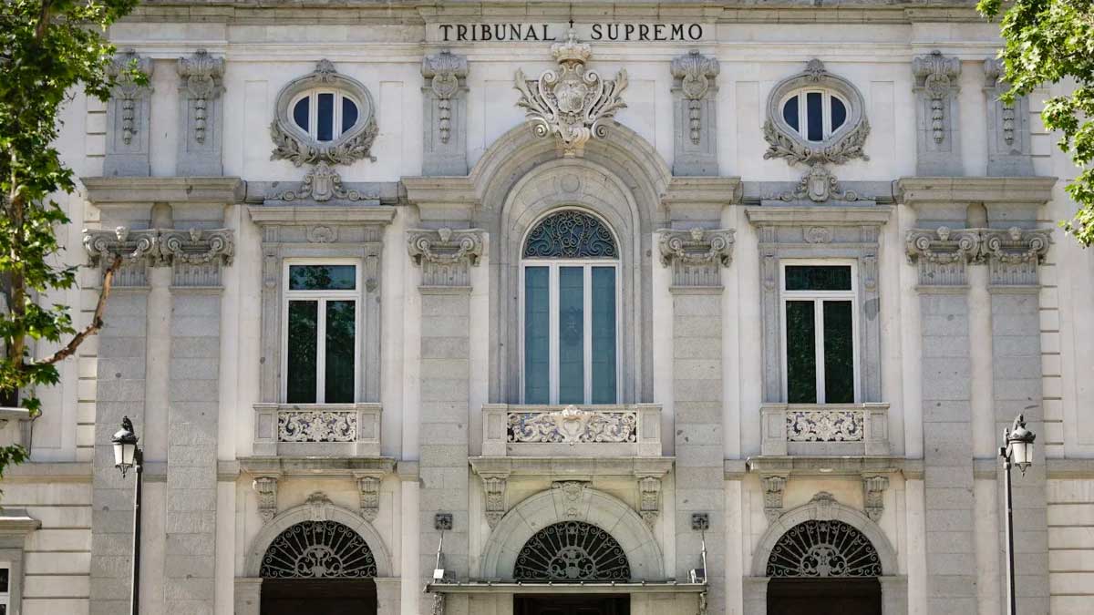 Fachada del Tribunal Supremo en Madrid sobre revisión de incapacidad permanente del INSS
