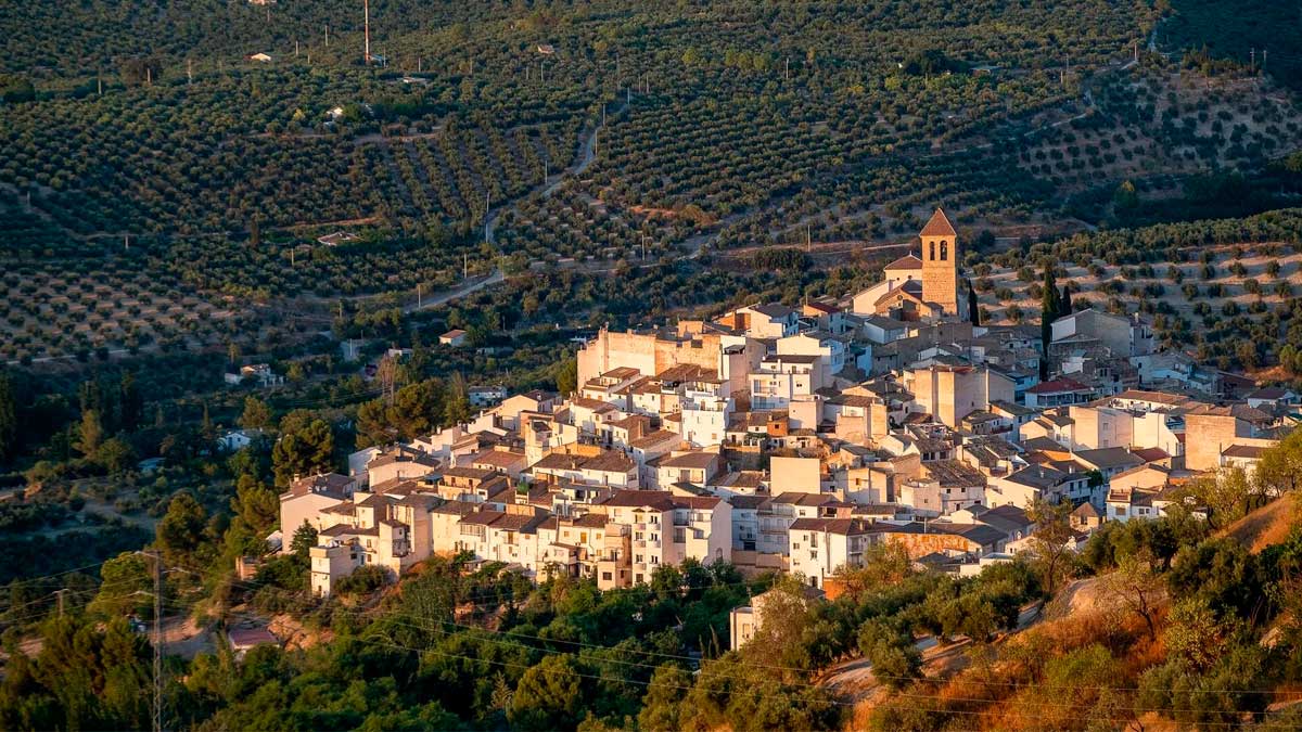 Así será la ruta interactiva del pueblo de Jaén que inspira la novela de David Uclés