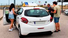 La crisis del carné de conducir deja 18.000 aspirantes bloqueados en Sevilla con hasta 6 meses de espera