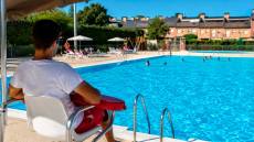 Cobro a invitados, socorristas… las dudas que más se repiten antes del verano en las piscinas comunitarias andaluzas