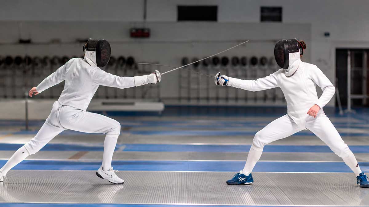 Esgrimistas durante un entrenamiento de alto rendimiento relacionado con el intercambio deportivo entre Andalucía y China