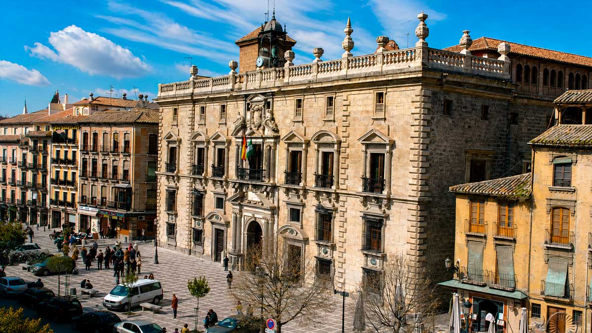 Fachada de la Real Chancillería de Granada, sede del TSJA, relacionada con subsidio para mayores