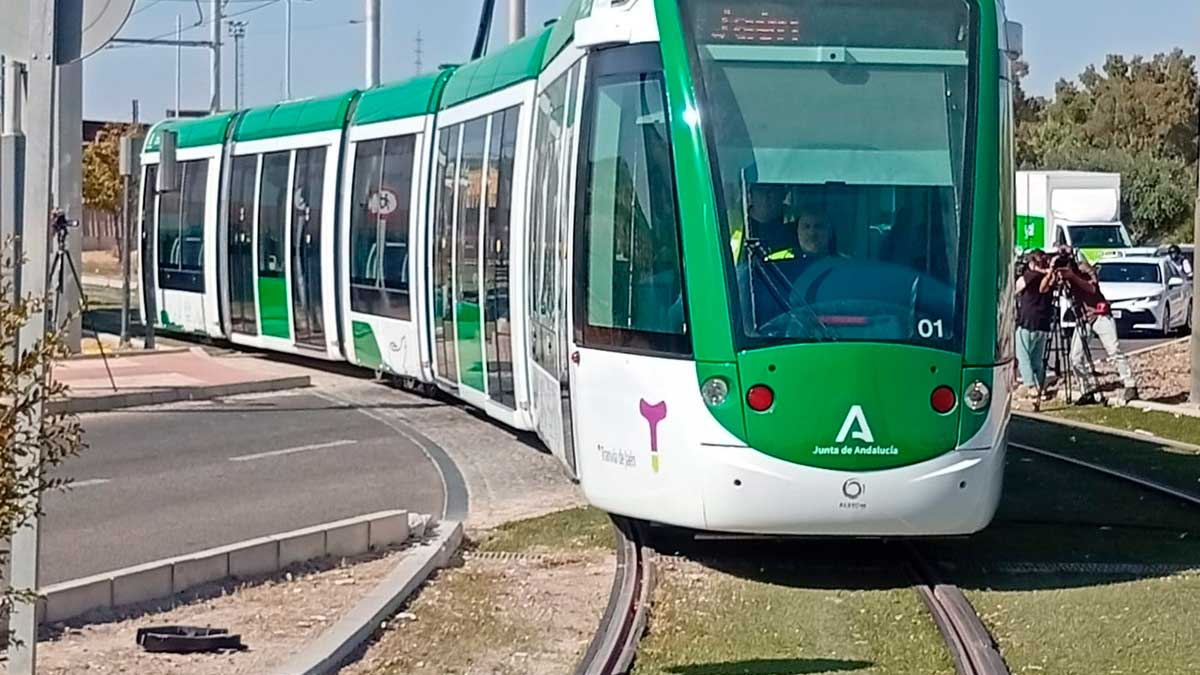 El tranvía de Jaén circulará todos los días para completar la formación de sus conductores